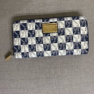 Amazing authentic Michael Kors wallet